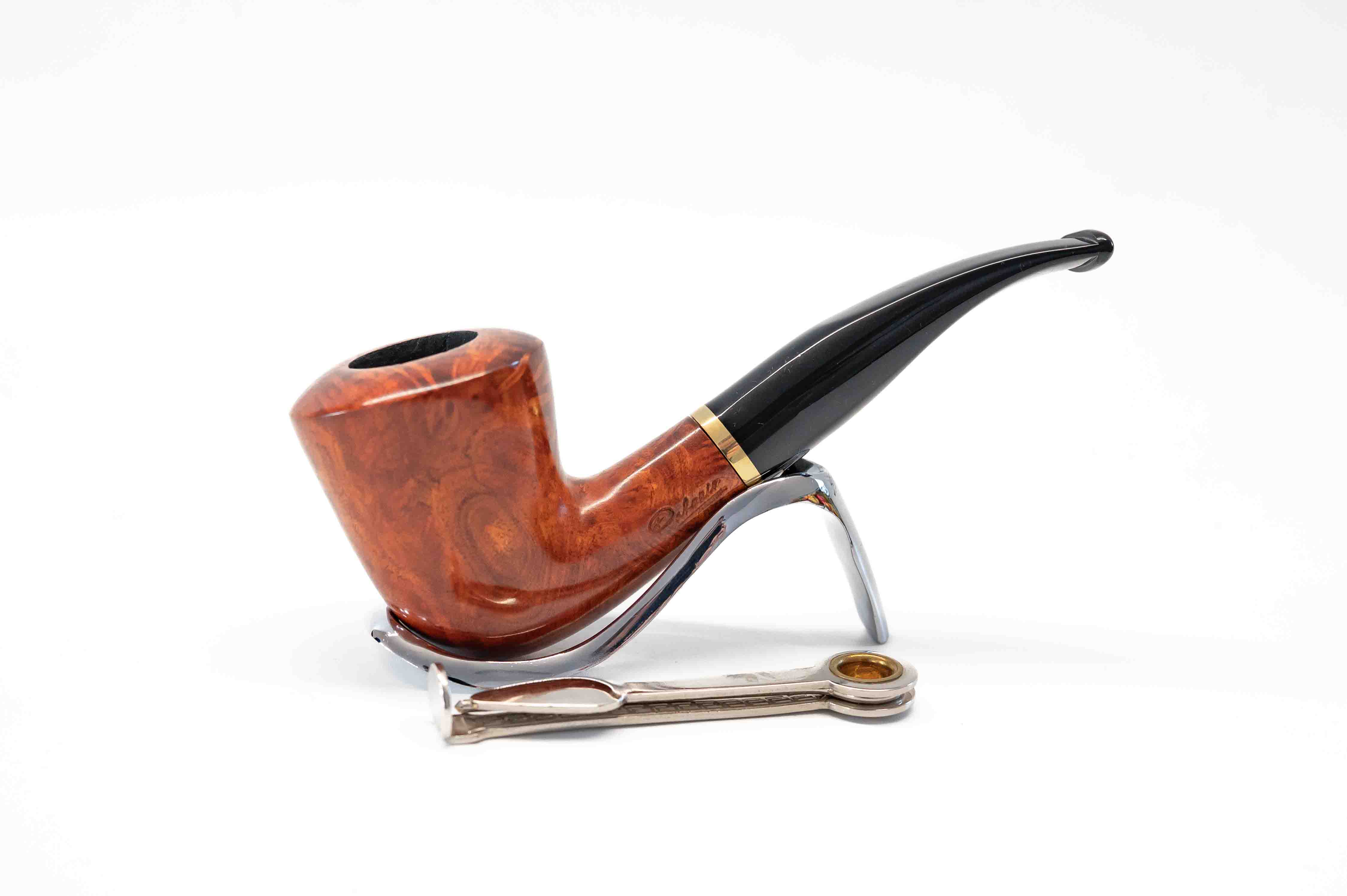 Padonio bruyer pipa 9mm filterrel, enyhén hajlított szárral, Dublin forma